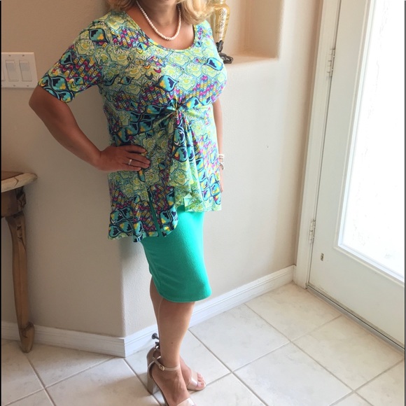 NWT LuLaRoe Perfect T Top - Picture 7 of 8